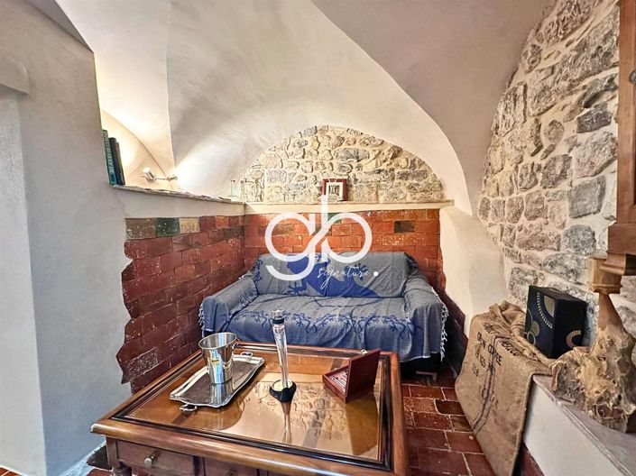 Image No.24-6 Bed House for sale