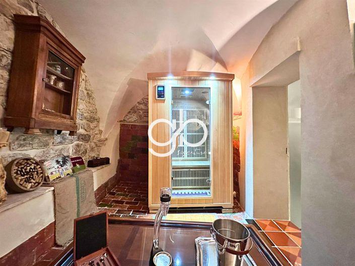 Image No.25-6 Bed House for sale
