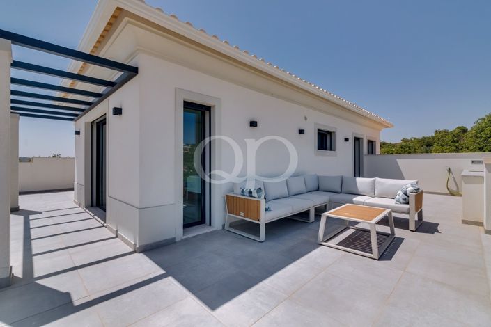 Image No.10-4 Bed House for sale