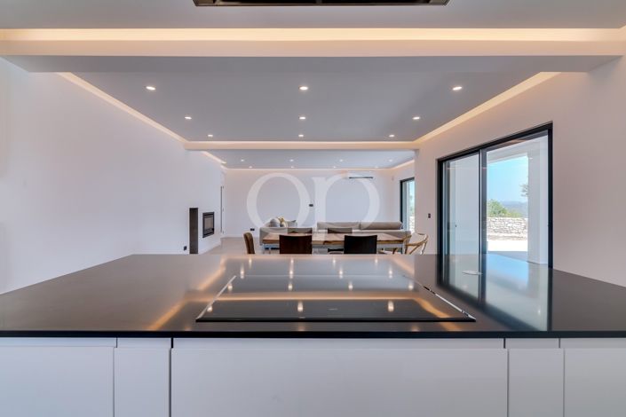 Image No.17-4 Bed House for sale