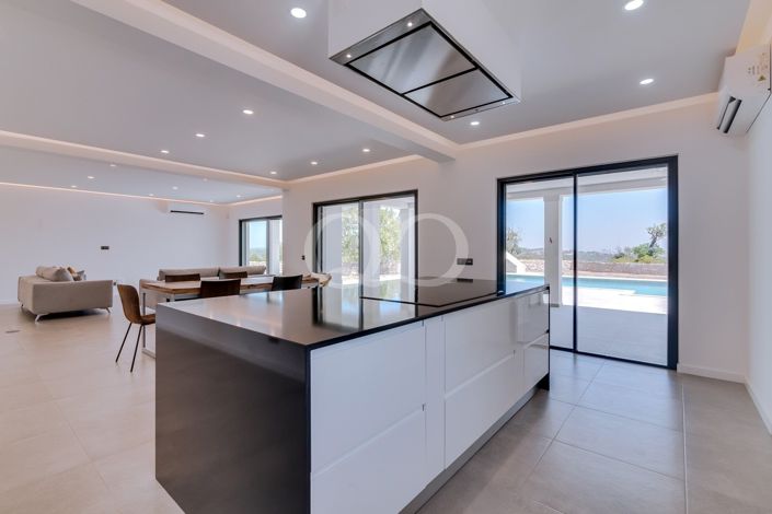 Image No.18-4 Bed House for sale