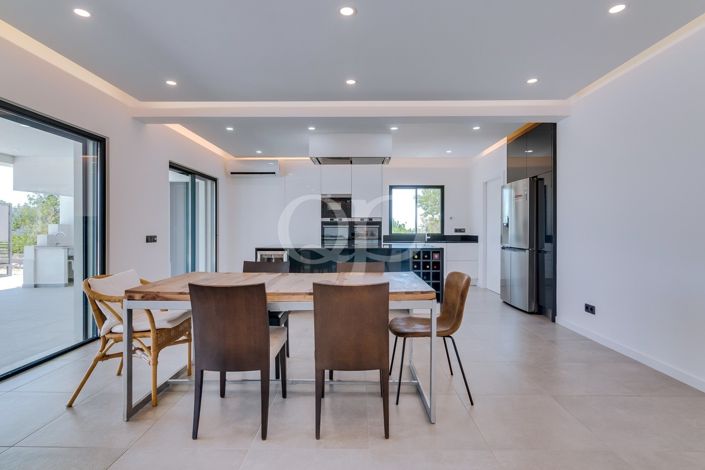 Image No.20-4 Bed House for sale