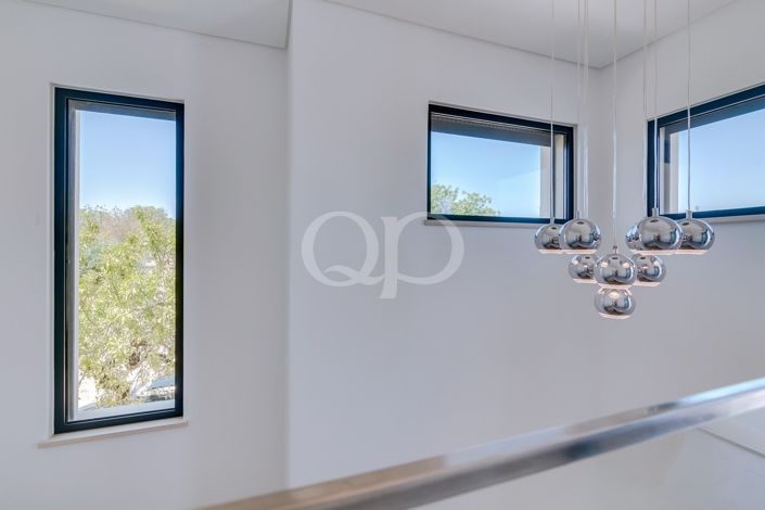 Image No.23-4 Bed House for sale