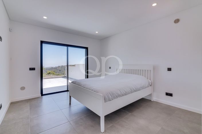 Image No.32-4 Bed House for sale