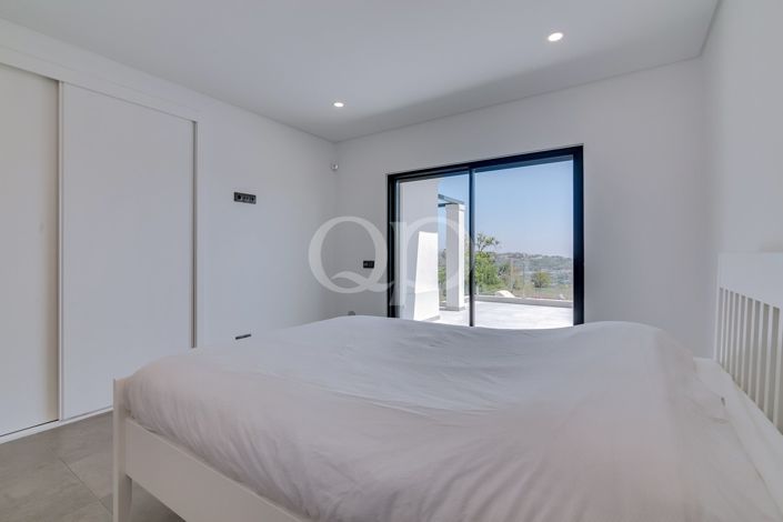 Image No.33-4 Bed House for sale