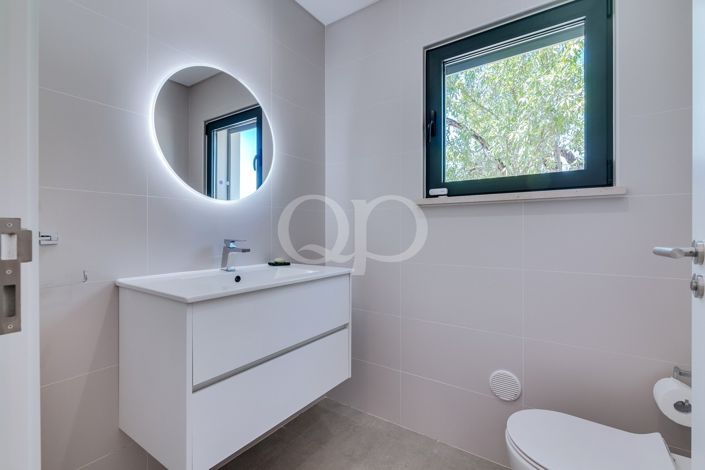 Image No.54-4 Bed House for sale