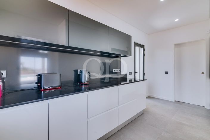 Image No.56-4 Bed House for sale