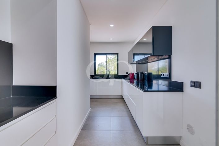 Image No.57-4 Bed House for sale