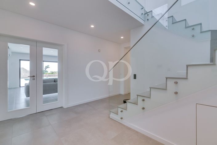 Image No.60-4 Bed House for sale