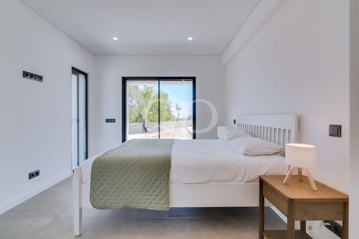 Image No.9-4 Bed House for sale