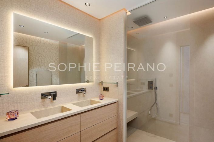 Image No.12-7 Bed House for sale