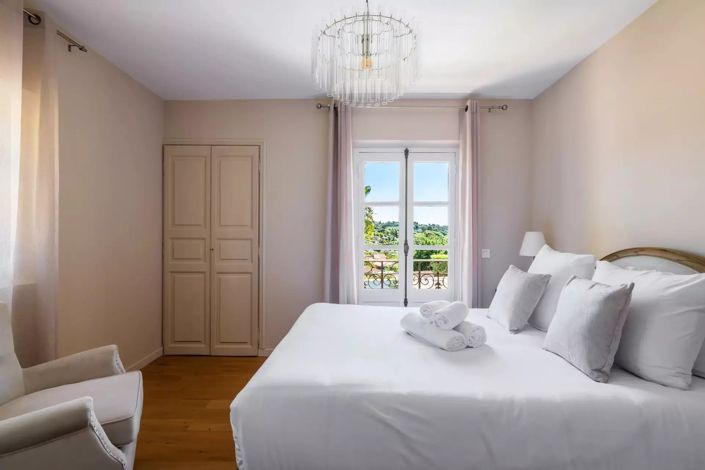 Image No.9-5 Bed House for sale