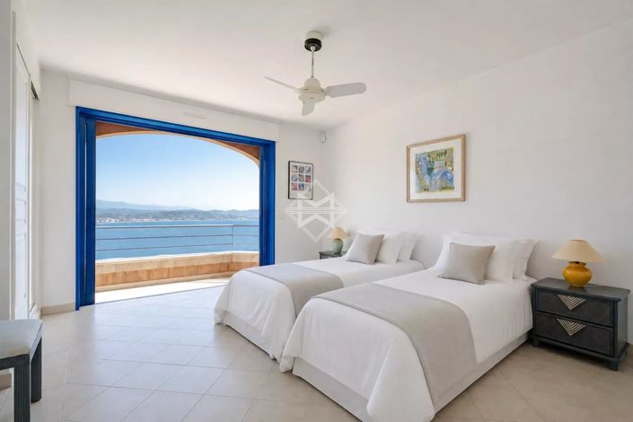 Image No.9-5 Bed House for sale