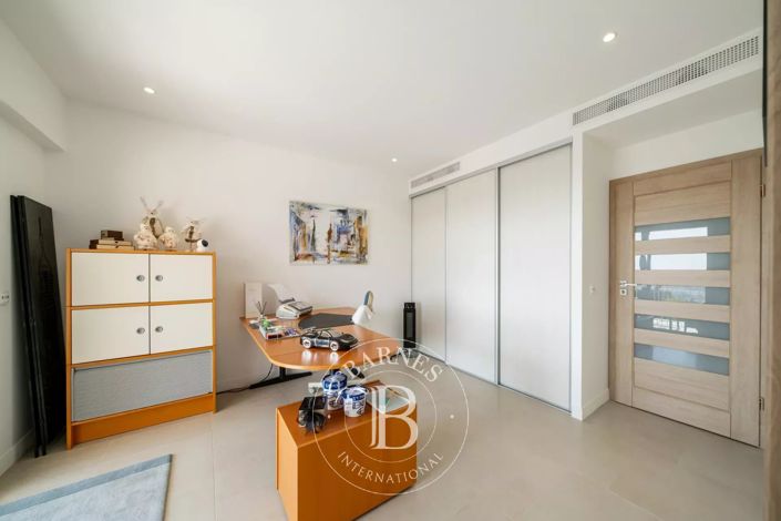 Image No.11-4 Bed House for sale