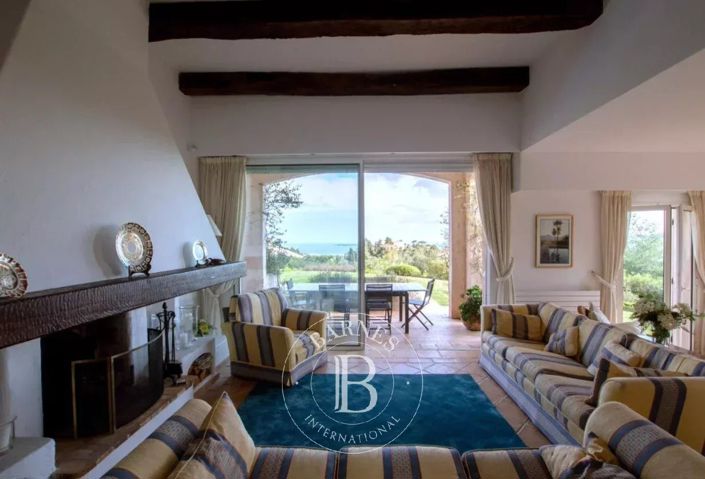 Image No.12-5 Bed House for sale