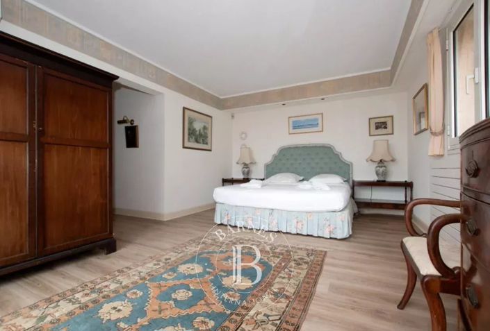 Image No.17-5 Bed House for sale