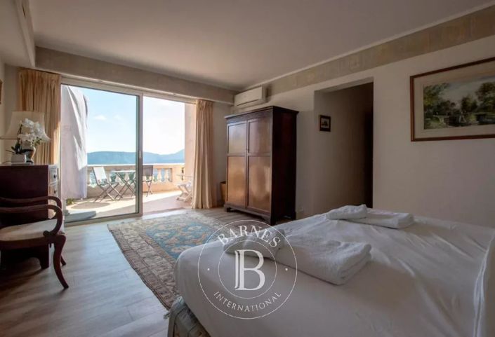 Image No.18-5 Bed House for sale