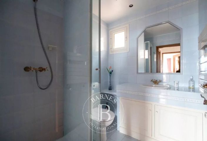 Image No.22-5 Bed House for sale