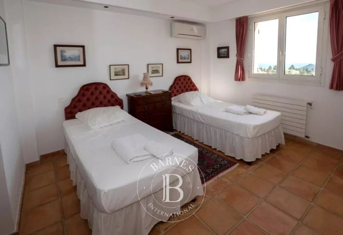 Image No.25-5 Bed House for sale