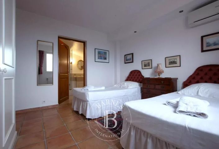 Image No.26-5 Bed House for sale
