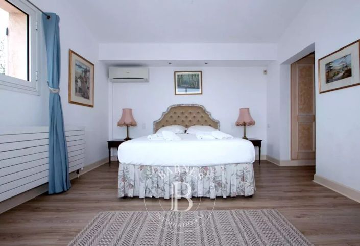 Image No.28-5 Bed House for sale