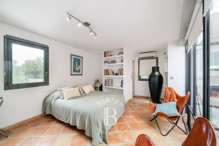 Image No.12-4 Bed House for sale