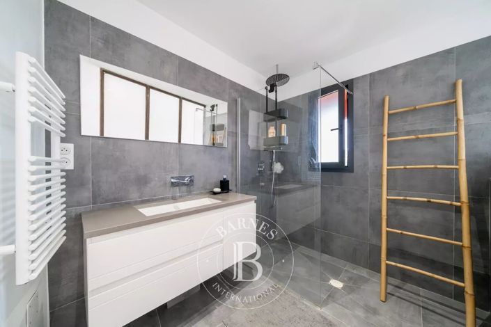 Image No.15-4 Bed House for sale