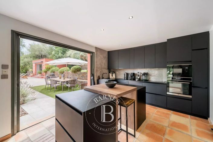 Image No.9-4 Bed House for sale