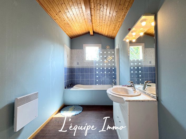 Image No.17-6 Bed House for sale