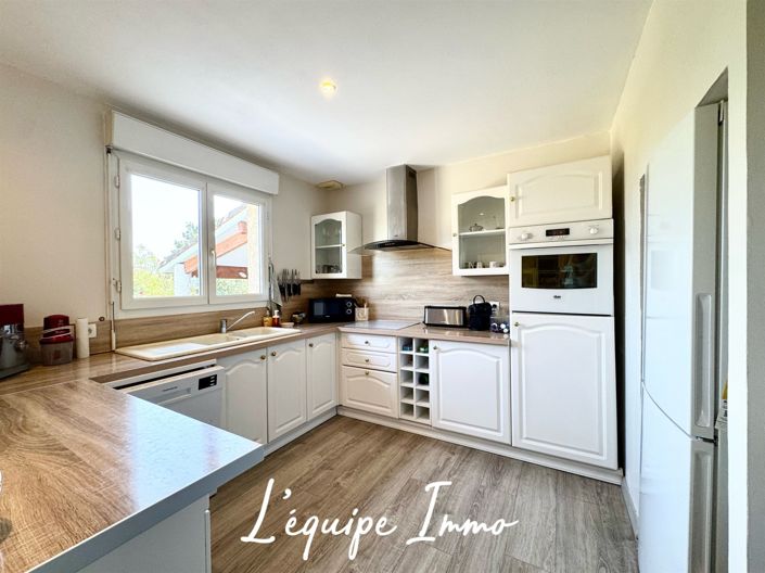 Image No.7-6 Bed House for sale