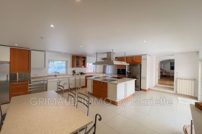 Image No.16-5 Bed House for sale