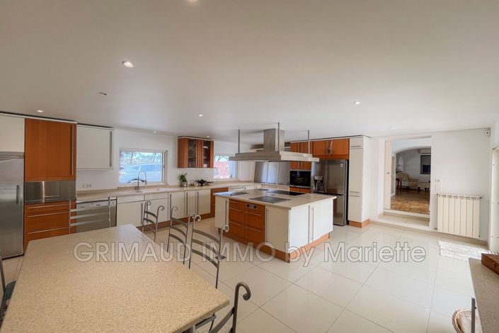 Image No.16-5 Bed House for sale