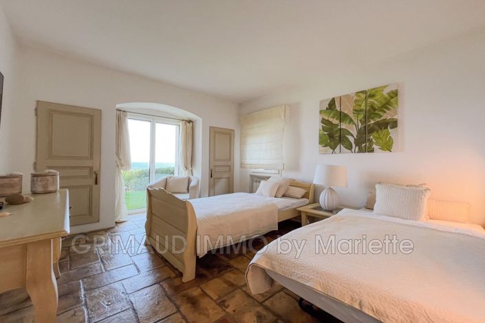 Image No.18-5 Bed House for sale