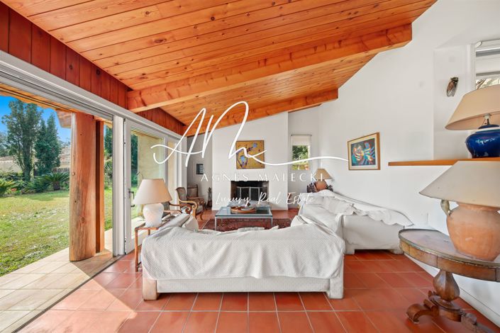 Image No.6-6 Bed House for sale