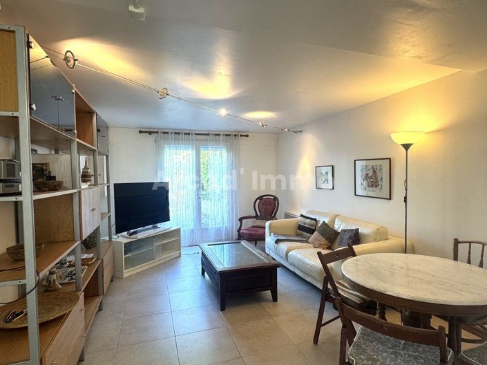 Image No.5-2 Bed House for sale