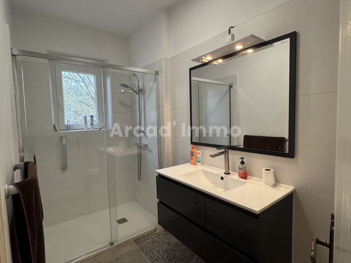 Image No.8-2 Bed House for sale