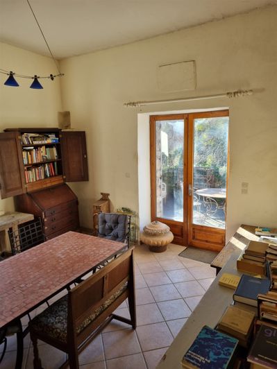 Image No.24-5 Bed House for sale
