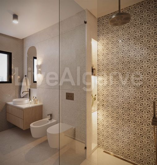 Image No.9-4 Bed House for sale