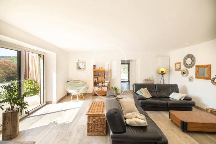 Image No.3-5 Bed House for sale