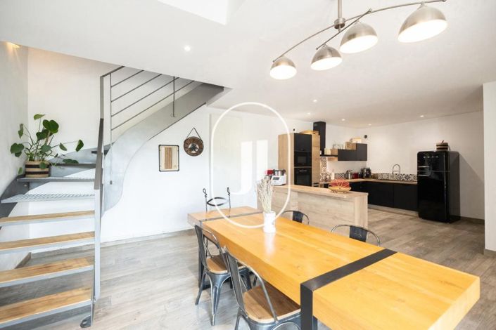 Image No.5-5 Bed House for sale