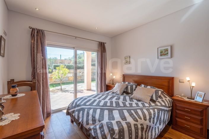 Image No.12-4 Bed House for sale