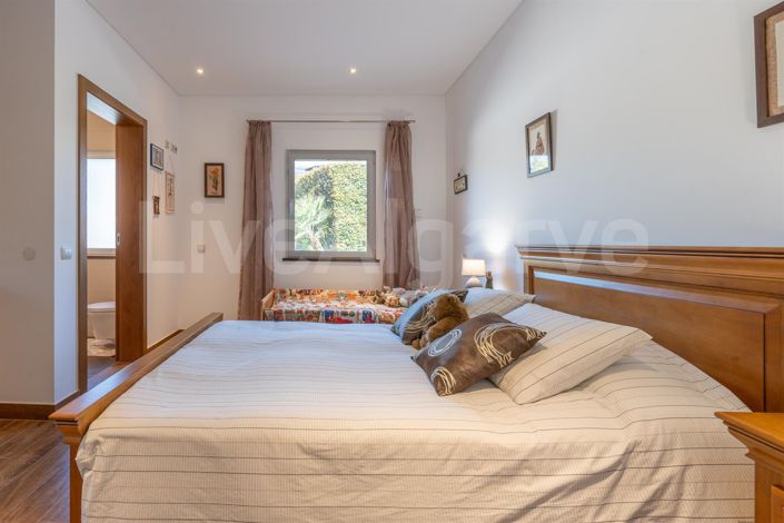 Image No.16-4 Bed House for sale