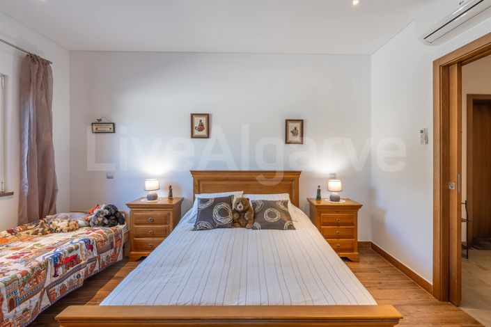 Image No.18-4 Bed House for sale