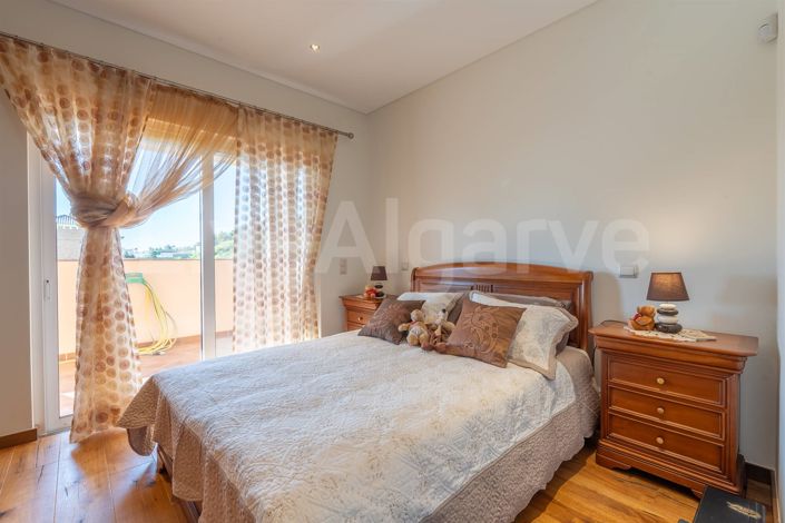 Image No.22-4 Bed House for sale