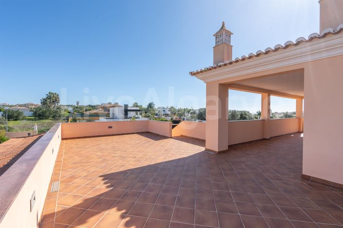 Image No.32-4 Bed House for sale