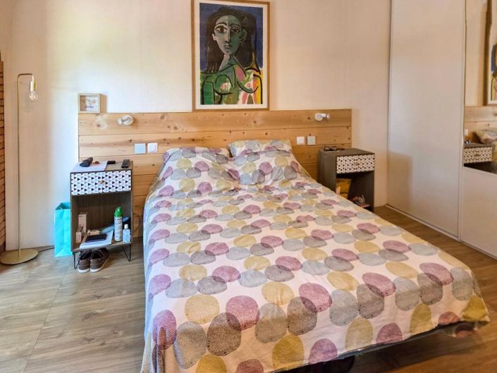 Image No.18-6 Bed Property for sale