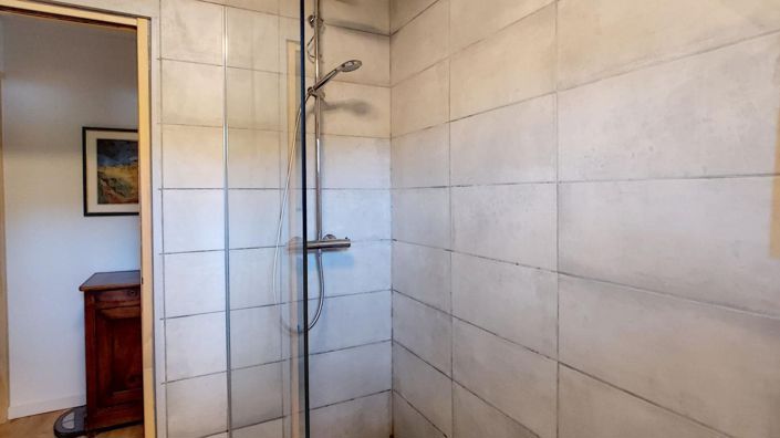 Image No.25-6 Bed Property for sale