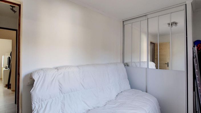 Image No.27-6 Bed Property for sale