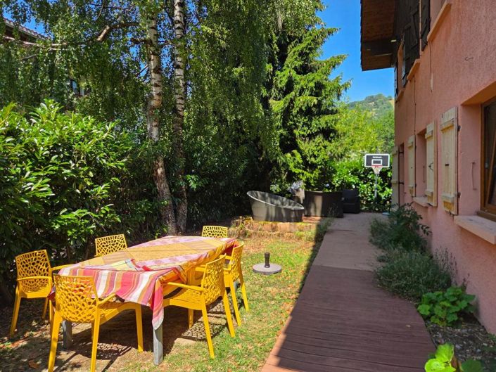 Image No.8-6 Bed Property for sale