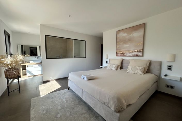 Image No.14-5 Bed House for sale